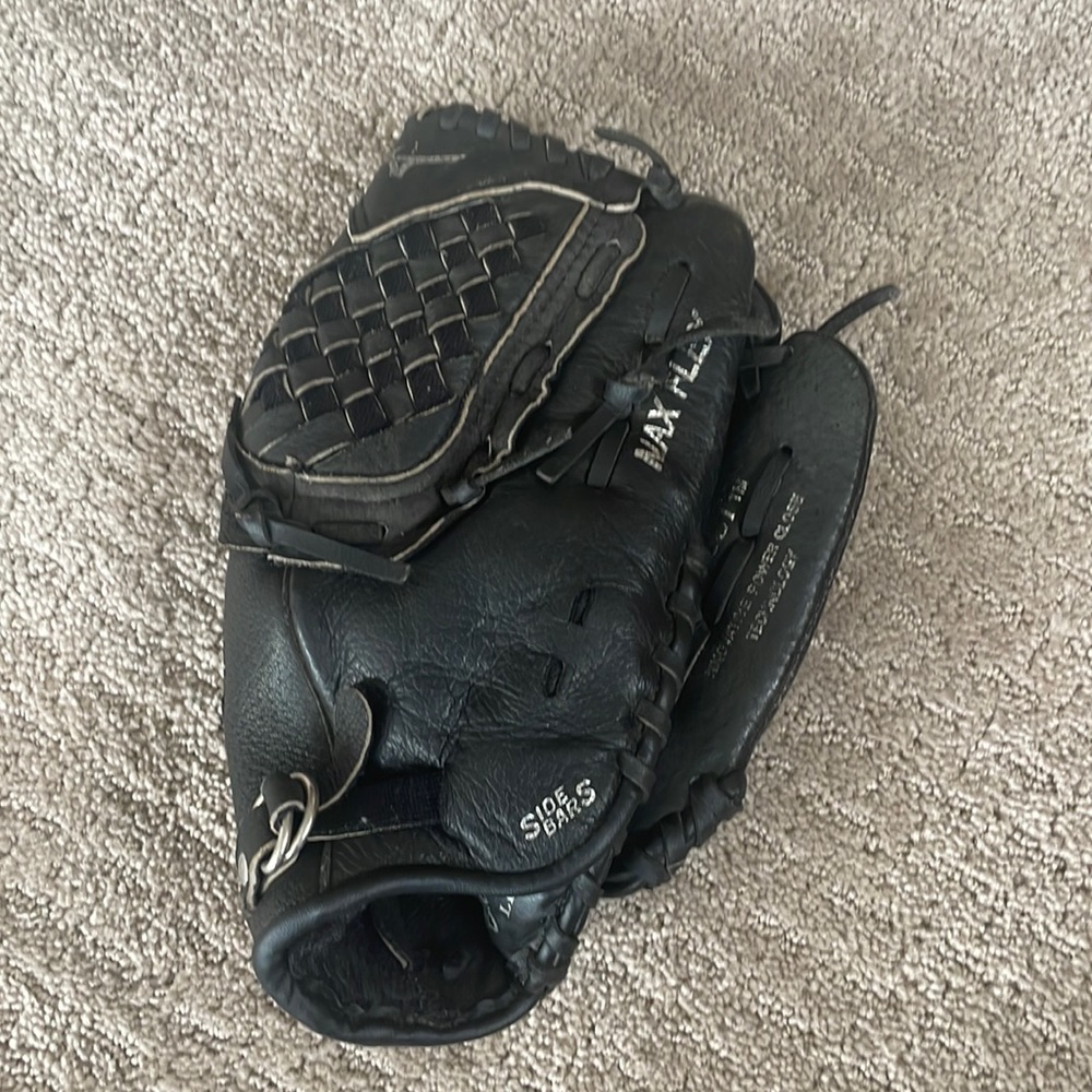 Black Mizuno, Little League glove